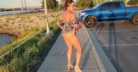 Foto di nudo di fuga di OnlyFans di Bikinimilfmom55