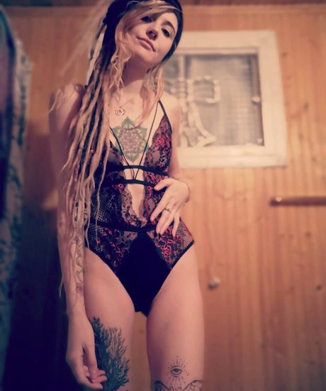 Foto di nudo di fuga di OnlyFans di Bambiicandy