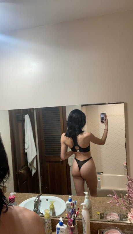 Foto di nudo di fuga di OnlyFans di Lilywest56