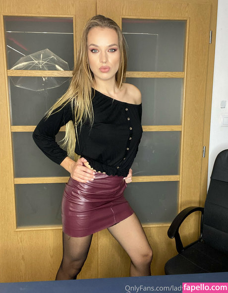 Foto di nudo di fuga di OnlyFans di Lady Annabelle