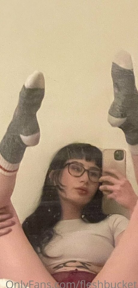 Foto di nudo di fuga di OnlyFans di Fleshbucket