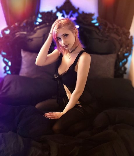 Julez Notyourwaifu6