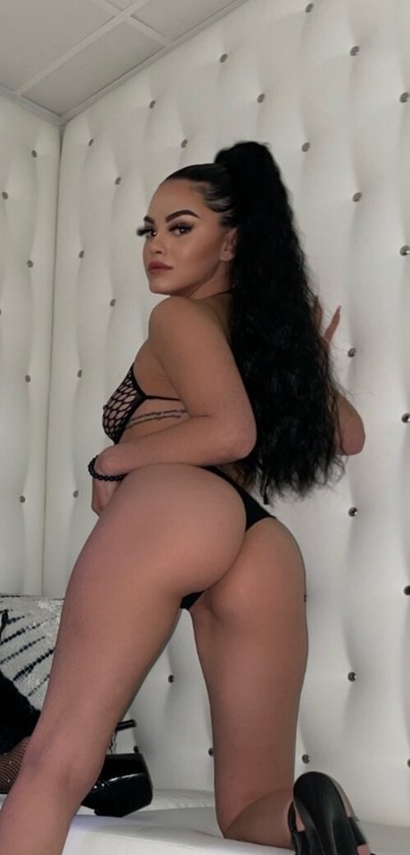 Foto di nudo di fuga di OnlyFans di Ariastaz