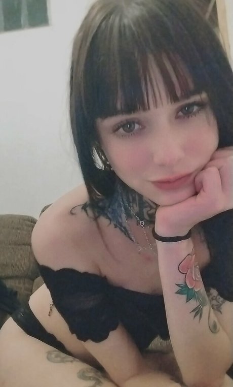 Foto di nudo di fuga di OnlyFans di Emmyan Purr