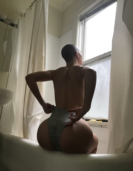 Foto di nudo di fuga di OnlyFans di Mamakat