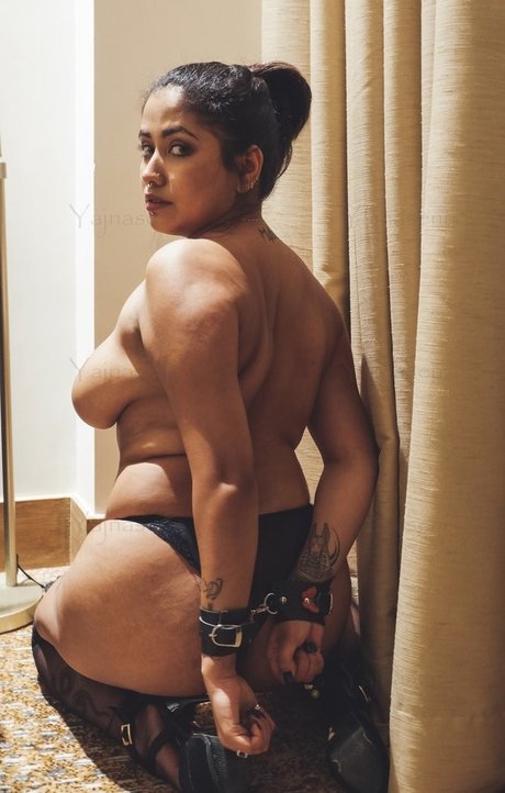 Foto di nudo di fuga di OnlyFans di Yajnaseni