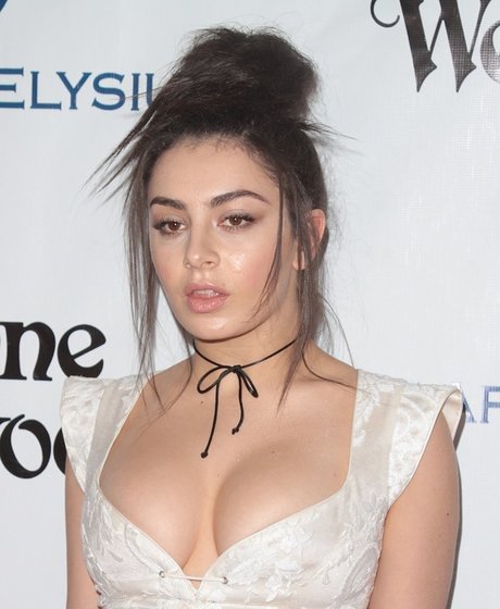 Foto di nudo di fuga di OnlyFans di Charlie Xcx