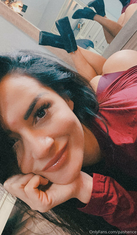 Foto di nudo di fuga di OnlyFans di Pashence