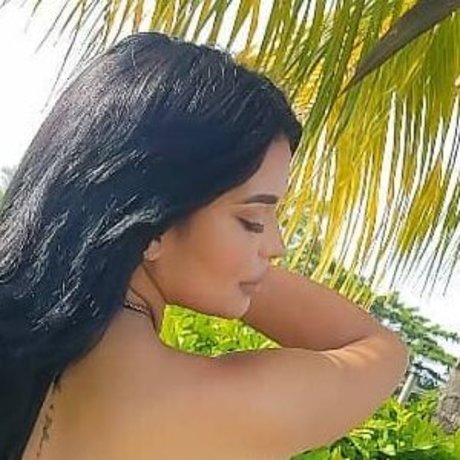 Foto di nudo di fuga di OnlyFans di Paola Flores