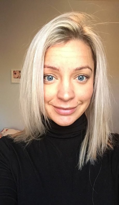 Foto di nudo di fuga di OnlyFans di Claire Hutchings
