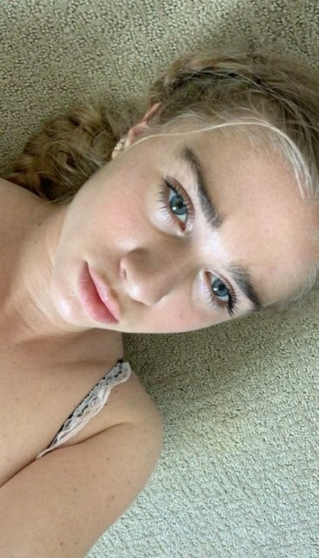 Foto di nudo di fuga di OnlyFans di Goldenhoneydip