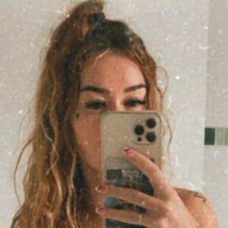 Foto di nudo di fuga di OnlyFans di Bella Fernandes