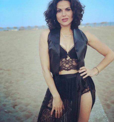 Foto di nudo di fuga di OnlyFans di Lana Parrilla