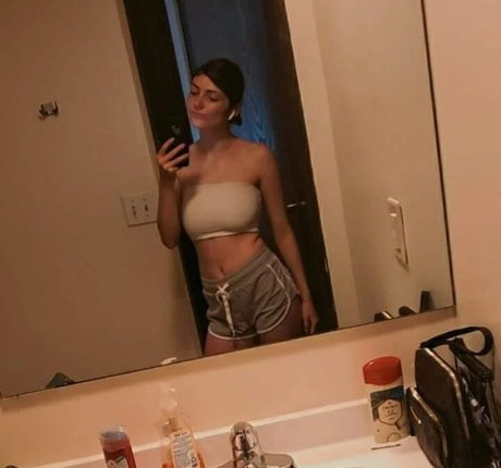 Foto di nudo di fuga di OnlyFans di Trippyyjellyfish