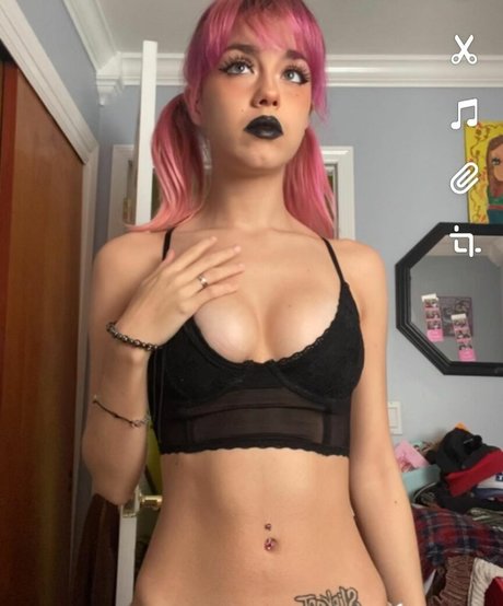 Petitegothgirl