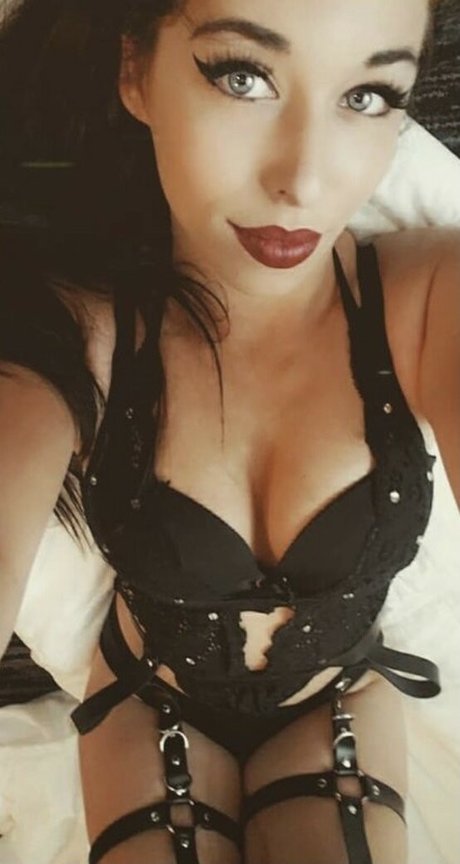 Foto di nudo di fuga di OnlyFans di Din0kitten