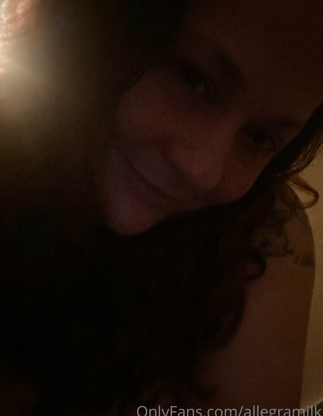 Foto di nudo di fuga di OnlyFans di Allegramilk