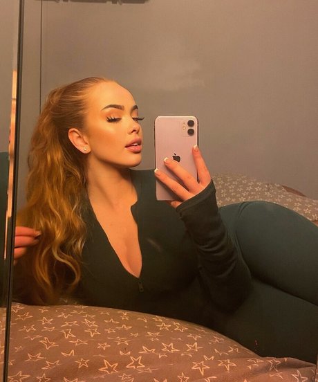 Foto di nudo di fuga di OnlyFans di Neave Dare