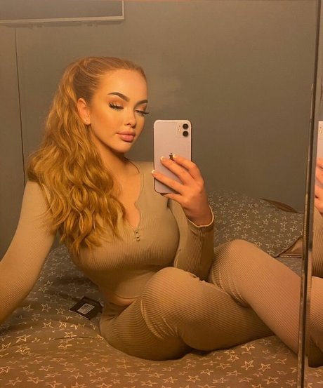 Foto di nudo di fuga di OnlyFans di Neave Dare