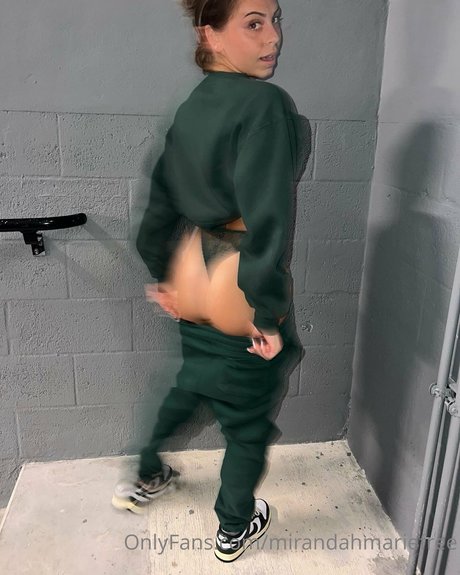 Foto di nudo di fuga di OnlyFans di Miranda
