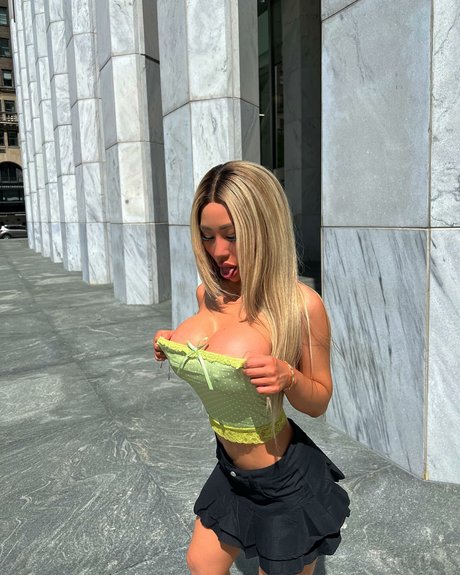 Foto di nudo di fuga di OnlyFans di Angelina