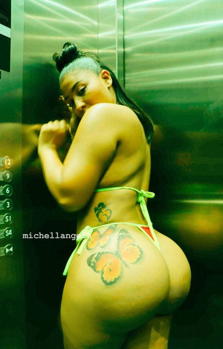 Foto di nudo di fuga di OnlyFans di Michell Angels