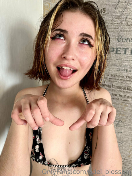Foto di nudo di fuga di OnlyFans di Adel Blossom