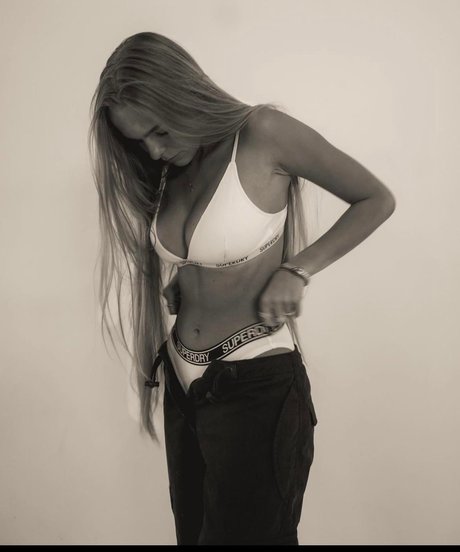 Foto di nudo di fuga di OnlyFans di Lies Zhara