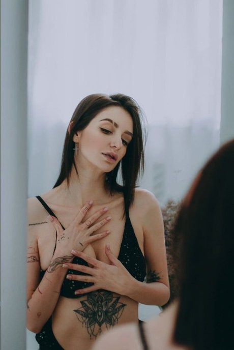 Foto di nudo di fuga di OnlyFans di Lyasheva