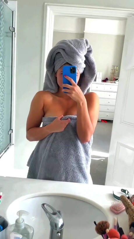 Elle Edwards