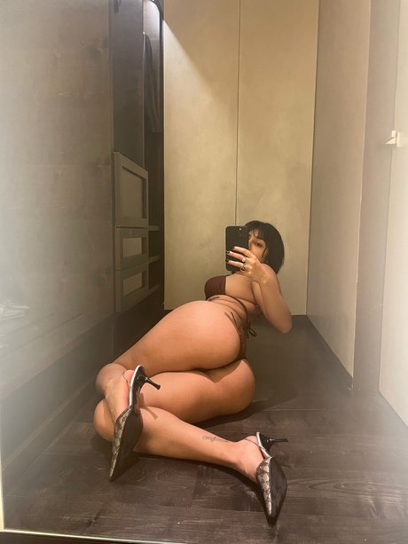 Foto di nudo di fuga di OnlyFans di Hana Mahmood