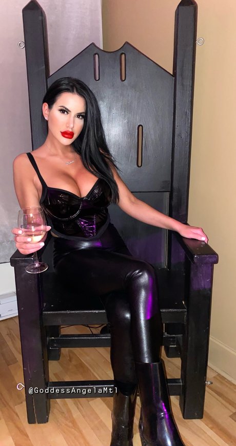 Foto di nudo di fuga di OnlyFans di Goddess Angela