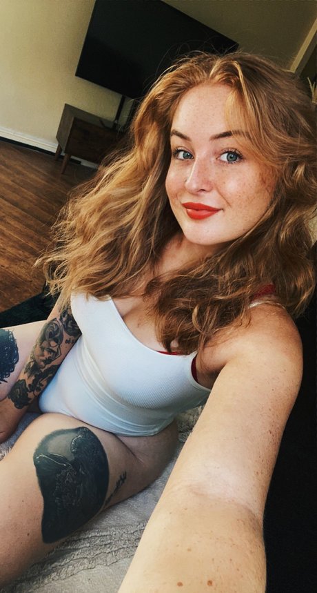 Foto di nudo di fuga di OnlyFans di Little Red X