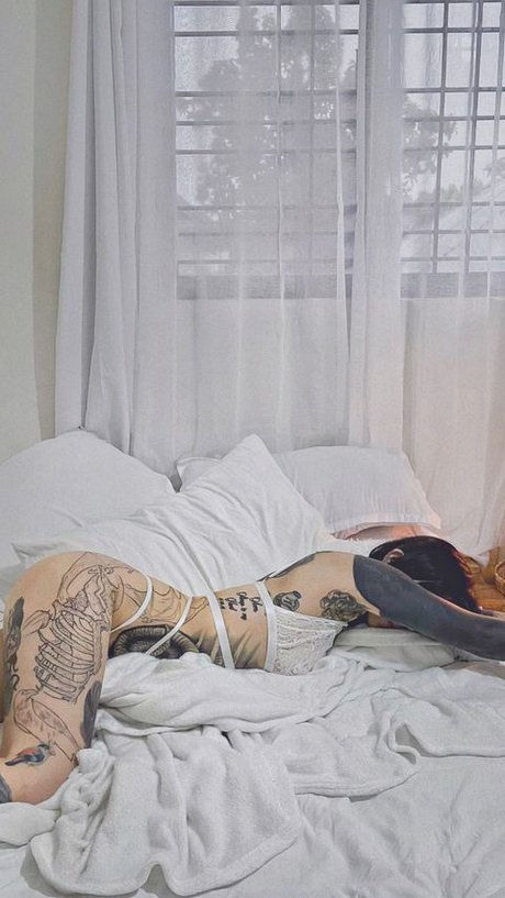 Foto di nudo di fuga di OnlyFans di Angelie Pench