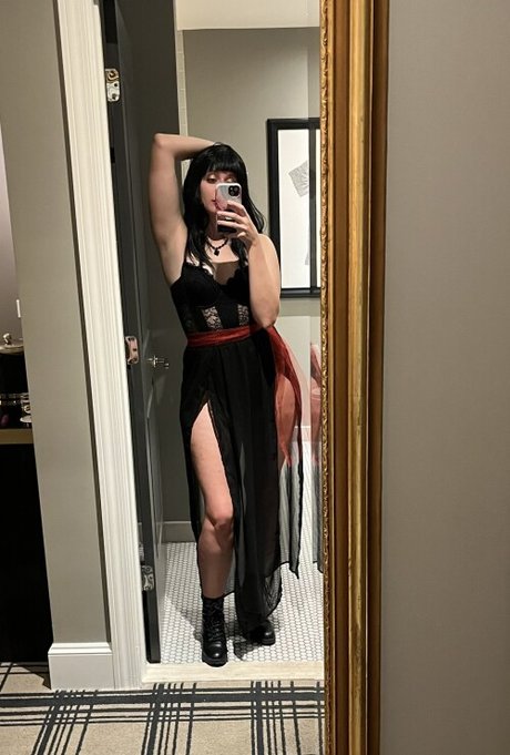 Foto di nudo di fuga di OnlyFans di Alanis King