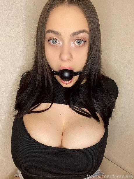 Foto di nudo di fuga di OnlyFans di Kira Clark