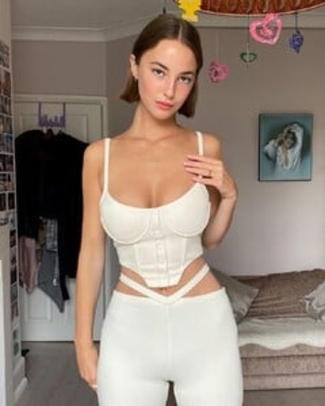 Foto di nudo di fuga di OnlyFans di Amelie Manzoli