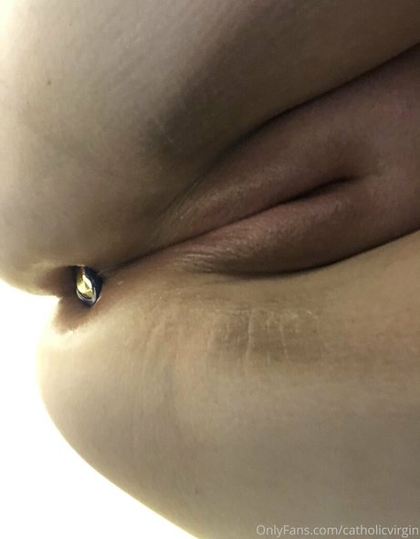 Foto di nudo di fuga di OnlyFans di Catholic Virgin