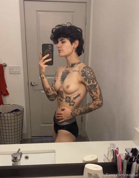 Foto di nudo di fuga di OnlyFans di Vasiliki Halastaras