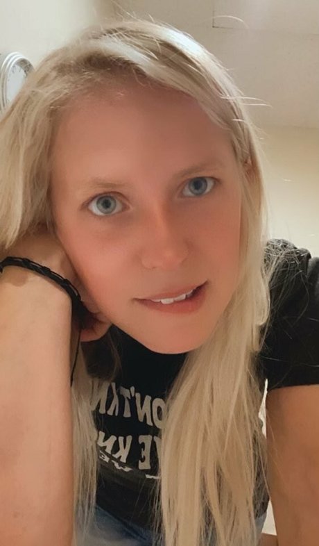 Foto di nudo di fuga di OnlyFans di Lovely Rae