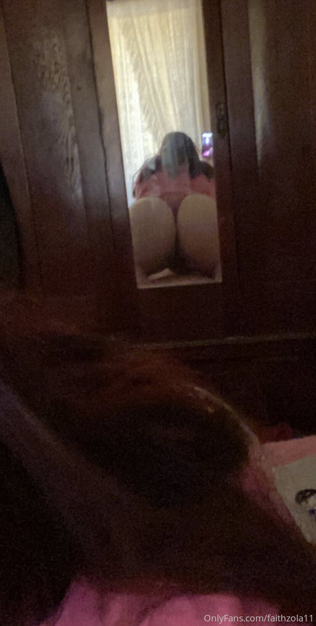 Foto di nudo di fuga di OnlyFans di Faithzola11