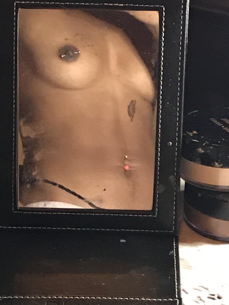 Foto di nudo di fuga di OnlyFans di Lilstarblv