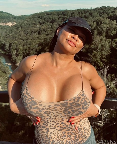Foto di nudo di fuga di OnlyFans di Victoria