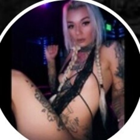 Foto di nudo di fuga di OnlyFans di Thr0atg0att