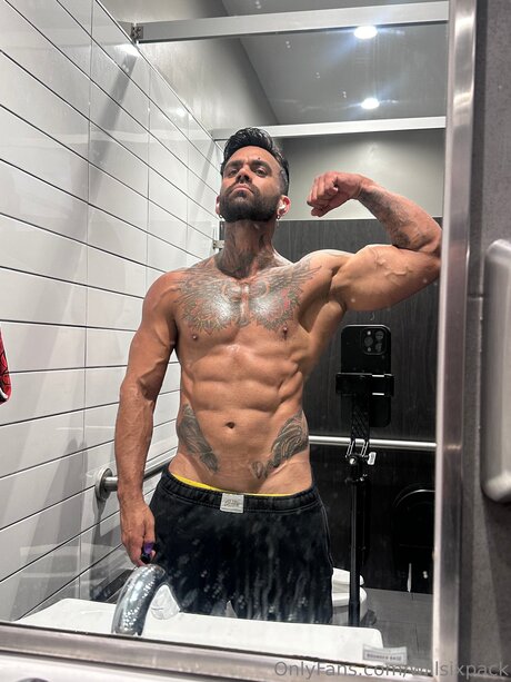 Foto di nudo di fuga di OnlyFans di Willsixpack69