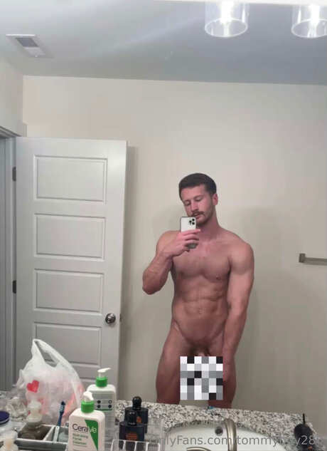 Foto di nudo di fuga di OnlyFans di Tommyboy280