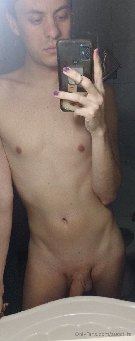 Foto di nudo di fuga di OnlyFans di Augst Ts