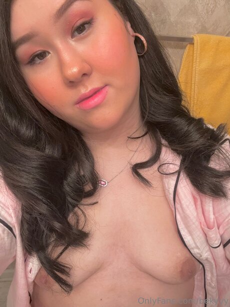 Foto di nudo di fuga di OnlyFans di Baddiebek