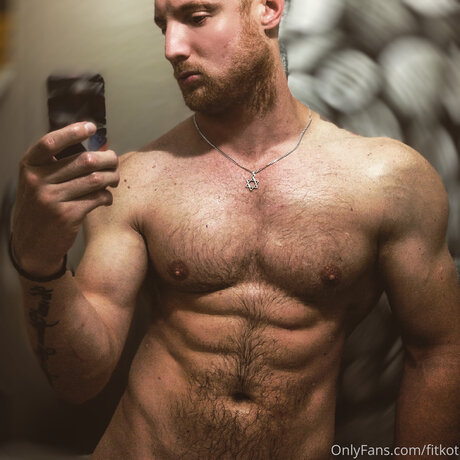 Foto di nudo di fuga di OnlyFans di Fitkot