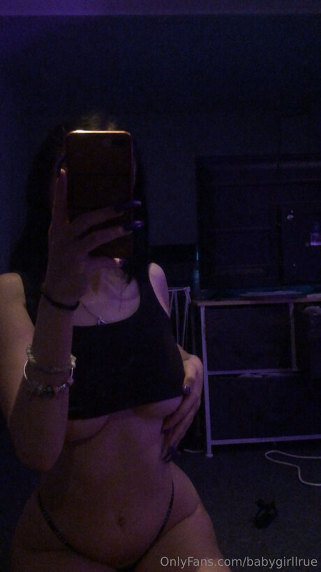 Foto di nudo di fuga di OnlyFans di Babygirllrue